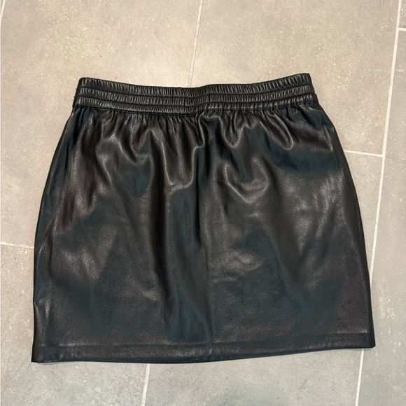 Aritzia Babaton black faux leather skirt with pockets - Picture 2 of 3